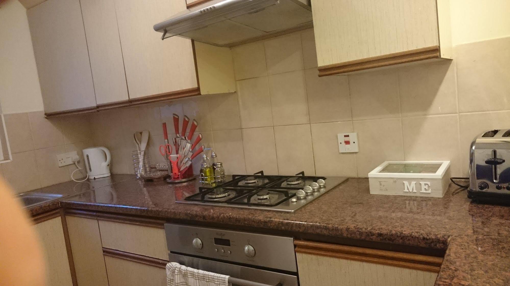 Mayville House Apartment Челтнъм Екстериор снимка