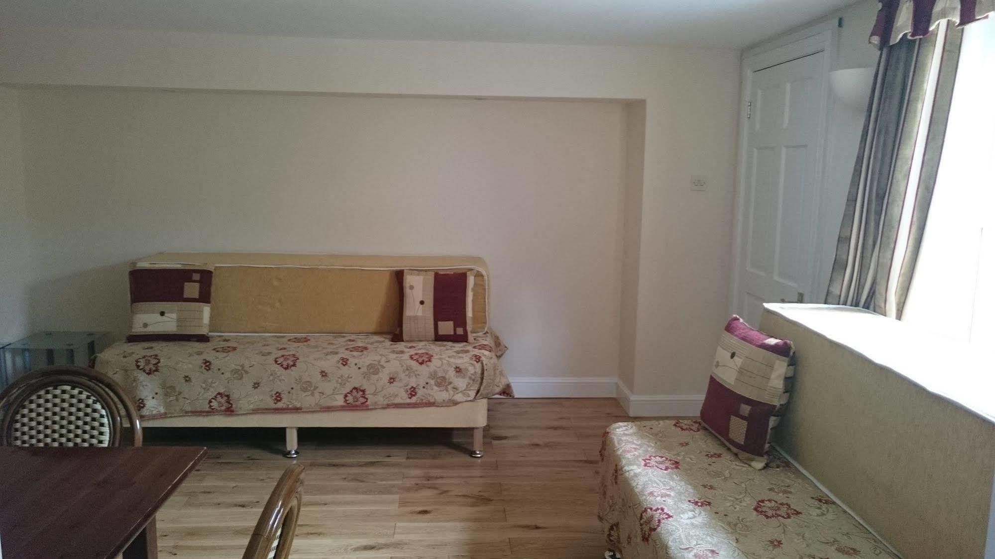 Mayville House Apartment Челтнъм Екстериор снимка
