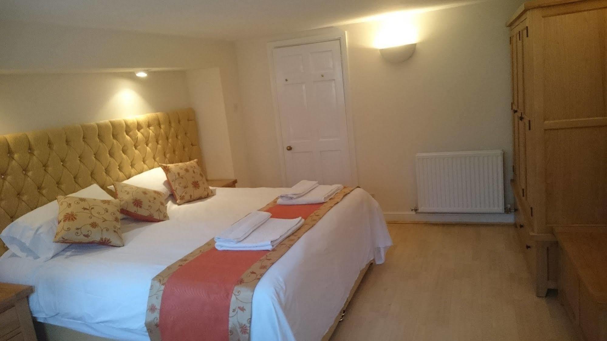 Mayville House Apartment Челтнъм Екстериор снимка