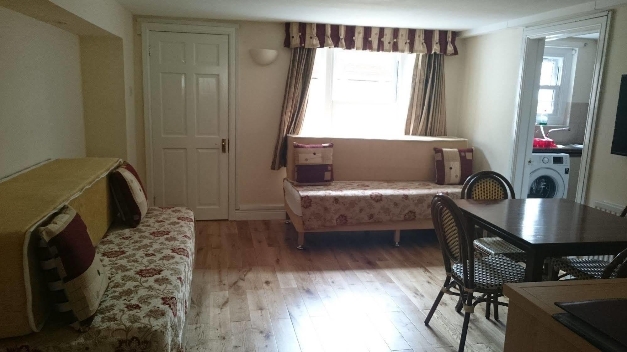 Mayville House Apartment Челтнъм Екстериор снимка